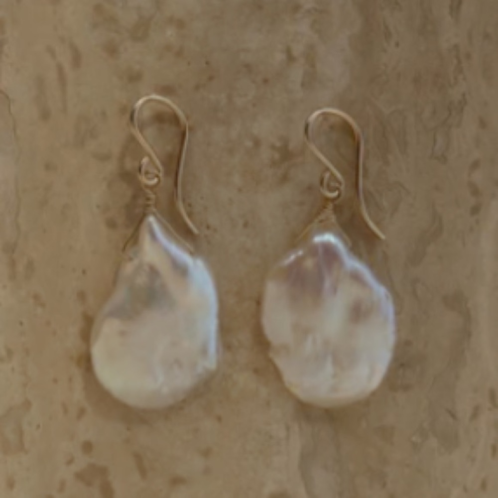 BRAND NEW Freshwater Pearl Earrings